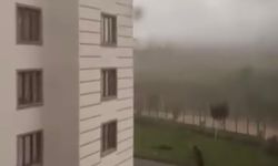 Bingöl’de fırtına etkili oldu: Çatıdan kopan parça çocuğun üzerine düştü