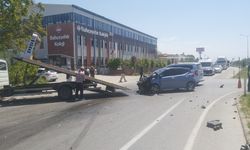 Askeri araçla otomobil çarpıştı: 3'ü askeri personel 4 kişi yaralandı