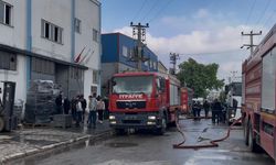 Bursa’da iki fabrikayı etkileyen yangın tamamen söndürüldü