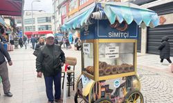 Dengesiz hava şartları seyyar esnafı zor durumda bıraktı