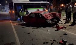 Tekirdağ’da otomobille minibüsün kafa kafaya çarpıştığı kaza kamerada: 1 ağır yaralı