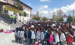 Niğde'de öğrenciler ve sürücülere trafik eğitimi verildi