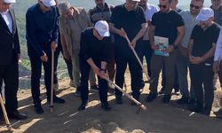 Vali Hatipoğlu, 3 bin yıllık tarihi Palu Kalesi için ilk kazmayı vurdu