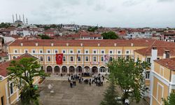 Edirne'de 50 yıl önce mezun olan öğrenciler yeniden buluşmanın mutluluğunu yaşadı