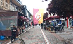 Edirne'de Galatasaray'ın 5 yıldızlı bayrağını yırtıp kaçtılar