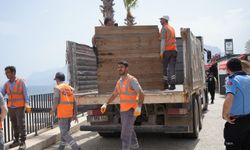 Konyaaltı Sahili’nde kaçak yapılar sökülüyor