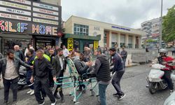 Belediye aşevinin aracı, motosikletle çarpıştı