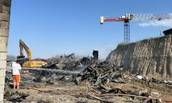 İşçilerin kaldığı konteyner yatakhane alevlere teslim oldu