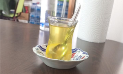 Vatandaşlar, Sıcak İçecekleri Elden Bırakmıyor