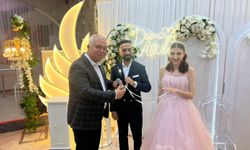 Milletvekili Fahri Özkan, Genç Çiftin Nişan Yüzüklerini Taktı