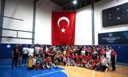 Vali Turan, Kurumlar Arası Voleybol Finalini İzledi