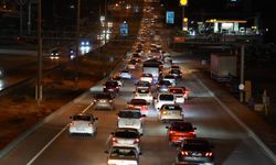 43 ilin geçiş güzergahında gece yarısı trafik yoğunluğu böyle görüntülendi