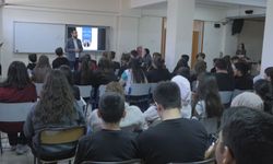 Uşak Üniversitesi öğrencilerinden liselilere meslek tanıtımı