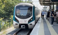 Marmaray'da raylara atlayan kişi intihar etti