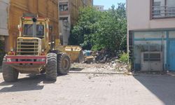 Yalnız yaşayan yaşlı kadının evinden 13 kamyon çöp çıktı