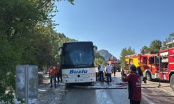 Seyir halindeki yolcu otobüsü alev topuna döndü