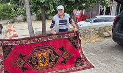 Kapıyı açamayınca duvarı delmişti, jandarmadan kaçamayan hırsız çaldığı halılarla yakalandı