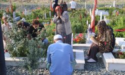 Deprem şehitliğinde hüzünlü Kurban Bayramı