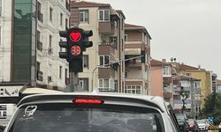 Kalpli Trafik Işıkları Gülümsetiyor