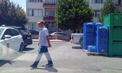 Sokağın Girişinde Kasalar ve Park Sorunu Geçişi Zorlaştırıyor