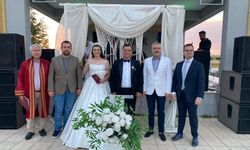 Dağtaş, Cemre ve Doğukan’ın Nikâh Şahitliğini Yaptı