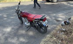 Kamyona çarpan motosikletli yaralandı