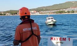 Çanakkale Boğazı'nda sürüklenen tekne kurtarıldı
