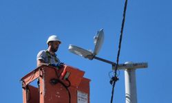 Kavurucu sıcaklarda elektrik direklerinde enerji nöbeti