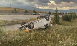 Ters dönen otomobilden sağ kurtuldular