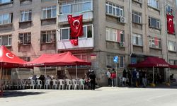 Piyade Sözleşmeli Er Ahmet Gültekin'in evi Türk bayraklarıyla donatıldı
