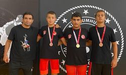 Manavgat Belediyesi Güreş Kulübü'nde minik sporculardan madalya yağmuru