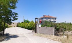 Tutukluk yapan silah aniden ateş aldı: 1'i ağır 2 kişi yaralandı