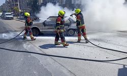 Balıkesir'de LPG'li TOFAŞ marka araç yol ortasında yandı