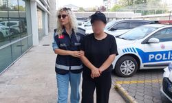 Genç kız, erkek arkadaşından ayrılmasını isteyen annesini bıçakla ağır yaraladı