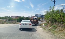 Dar Yollarda Traktör ve Otomobil Trafiği