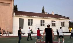 Başkan Hoşgör, Voleybol Maçında Hemşehrileriyle Buluştu