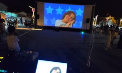 Hakkarili çocuklar karaoke sahnesinde hünerlerini sergiledi