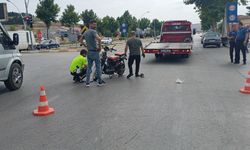 Otomobil ile çarpışan elektrikli motosiklet sürücüsü ağır yaralandı