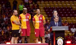 Victor Osimhen ve Leroy Sane için stadyumda imza töreni düzenlendi