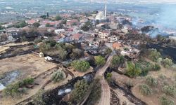 Boşaltıldıktan sonra alevlere teslim olan köy böyle görüntülendi