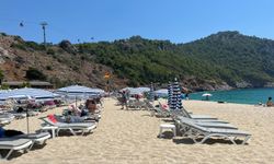 Alanya'da sıcak hava sebebiyle yerli ve yabancı turistler plajları doldurdu
