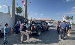 Seyir halindeki arabayı kurşun yağmuruna tuttular