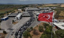 Gurbetçiler dönüş yolunda: Hasret ve hüzün Kapıkule'de