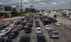 Gurbetçiler dönüş yolunda: Hasret ve hüzün Kapıkule'de
