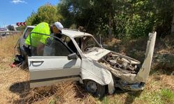 Çorum'da otomobil bariyerlere çarptı: 2 yaralı