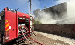 Diyarbakır'da ev yangınında 2 kişi dumandan etkilendi