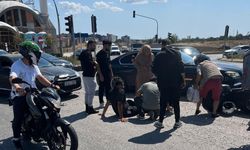 Otomobile çarpmamak için manevra yapan motosiklet devrildi: 1 yaralı