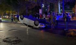 Esenyurt'ta sürücüsünün direksiyon hakimiyetini kaybettiği otomobil takla attı