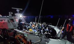 Çanakkale’de 25 kaçak göçmen ile 1 göçmen kaçakçısı yakalandı