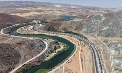 43 ilin geçiş güzergahında trafik durma noktasına geldi: Kilometrelerce araç kuyruğu oluştu